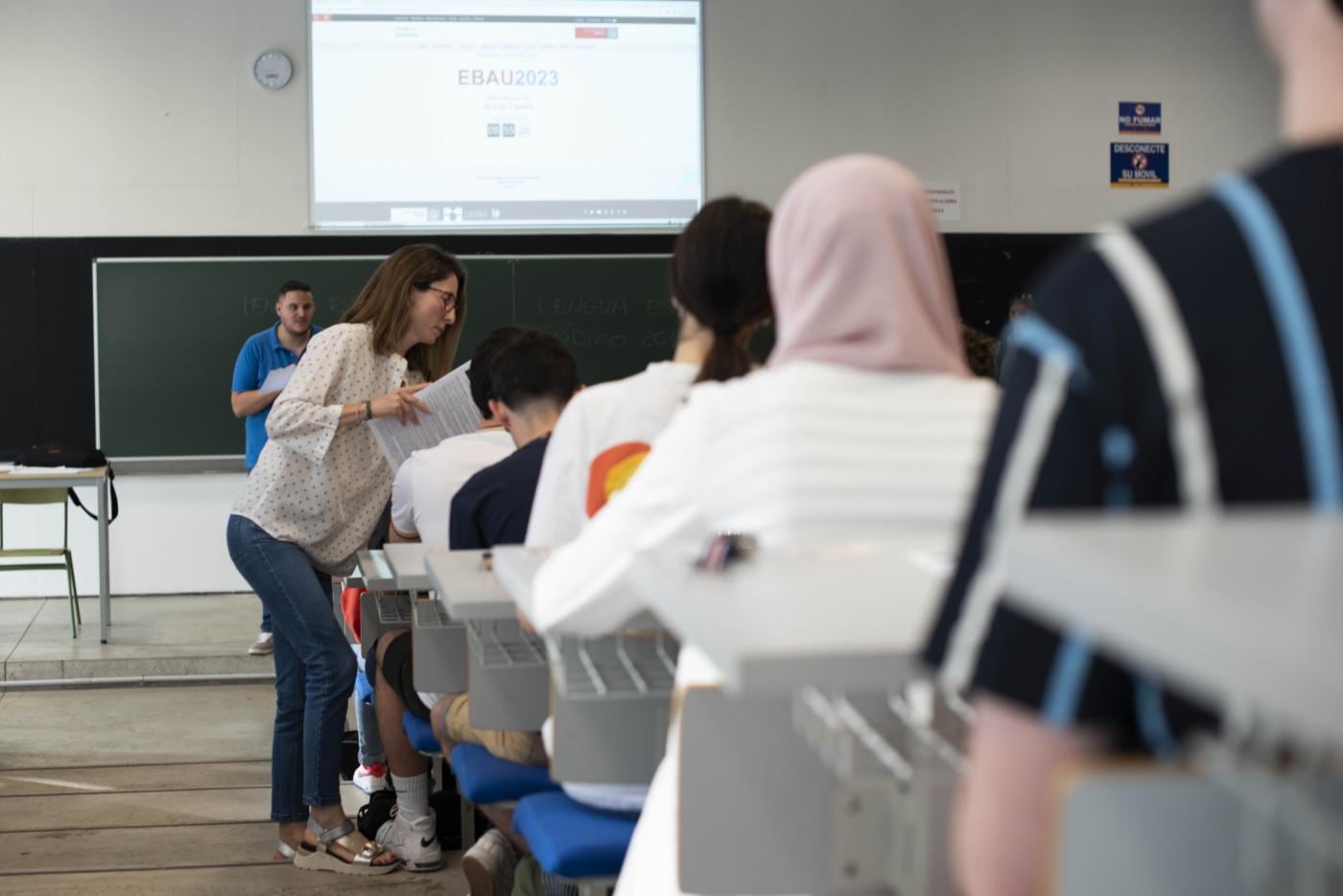 Alumnos de Murcia se examinan de la EBAU en el Campus de Espinardo (Universidad de Murcia)