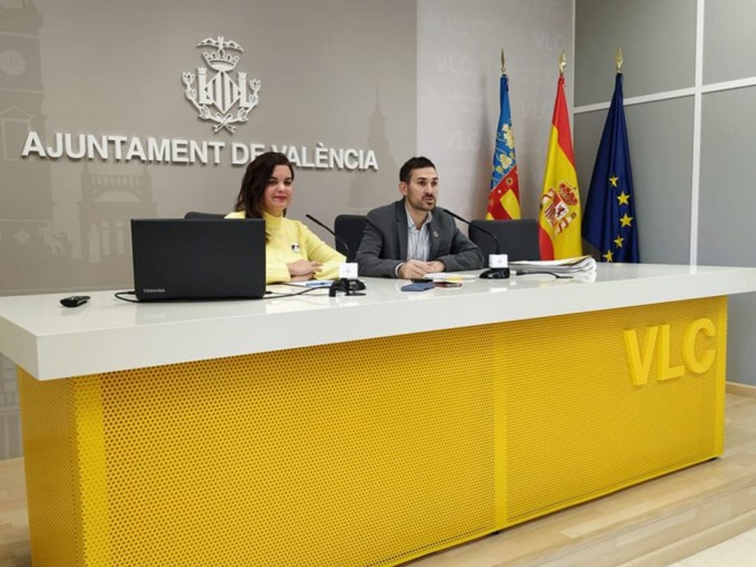 La vicealcaldesa de València, Sandra Gómez y el vicealcalde, Sergi Campillo, han defendido la actuación del ejecutivo local sobre el barrio de Penyarroja. 