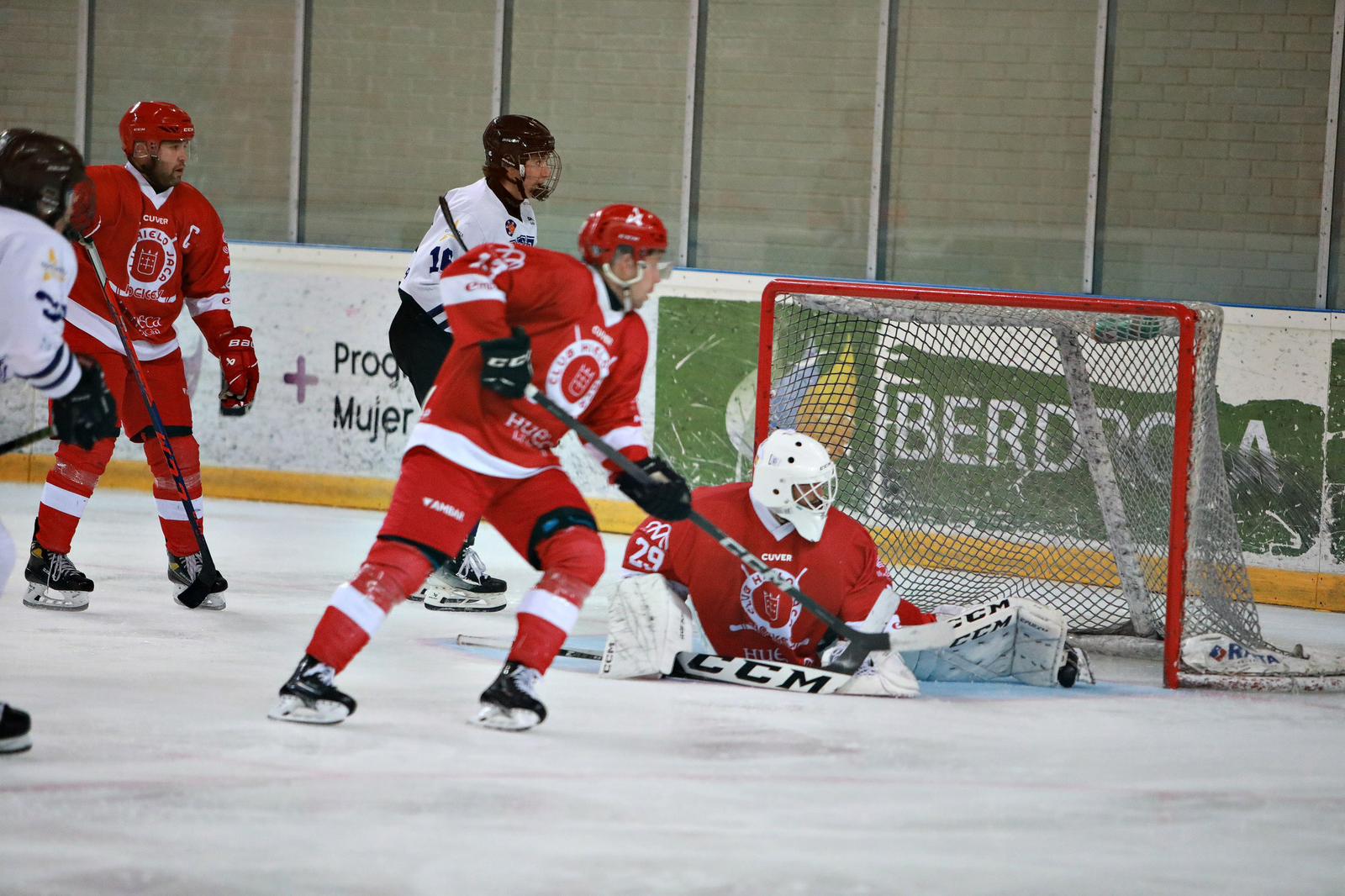 Club Hielo Jaca ganaba al Huarte