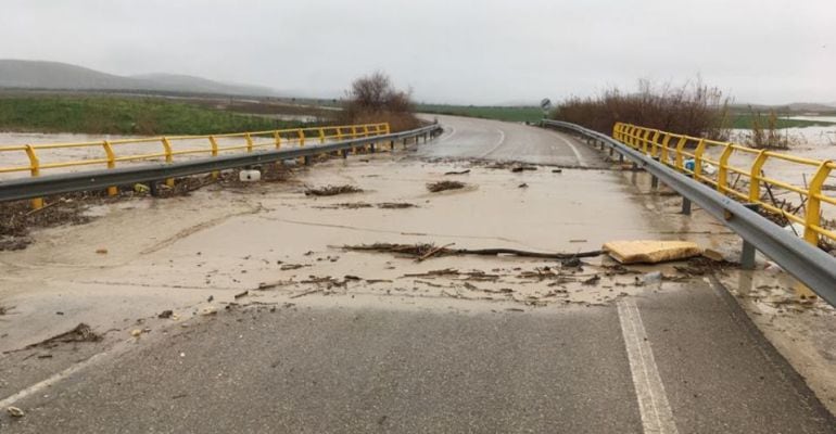 Aspecto que presenta la carretera que une Arjona con Lahiguera.