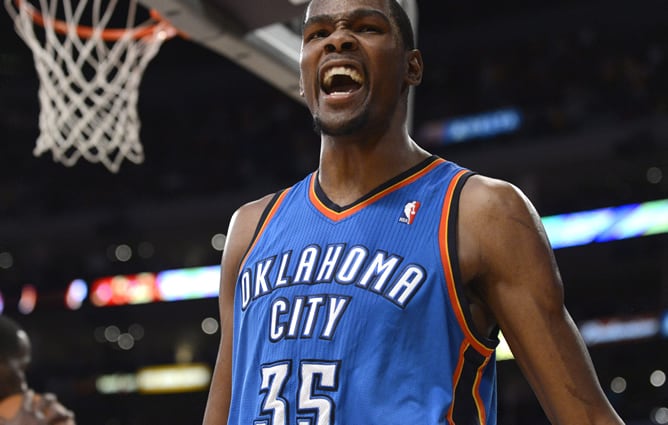 El jugador de los Oklahoma City Thunder Kevin Durant grita en el partido de la NBA contra los Lakers de Los Ángeles, el sábado 19 de mayo de 2012, en el cuarto juego de las semifinales de la Conferencia Oeste y se disputa en el Staples Center en Los Ángel