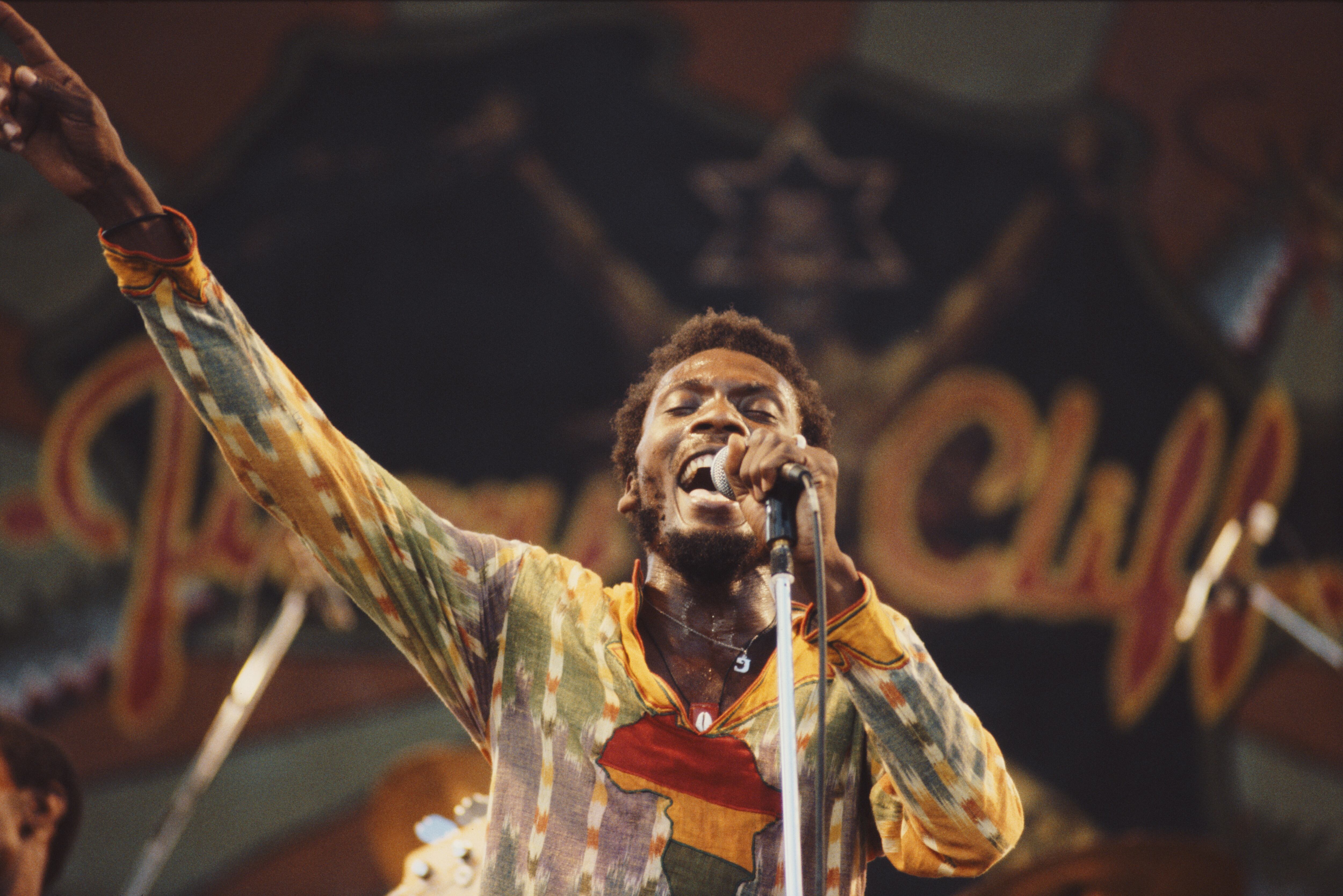 Jimmy Cliff durante una actuación en 1982