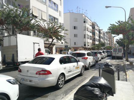 Momento de la caravana de taxis en Vila