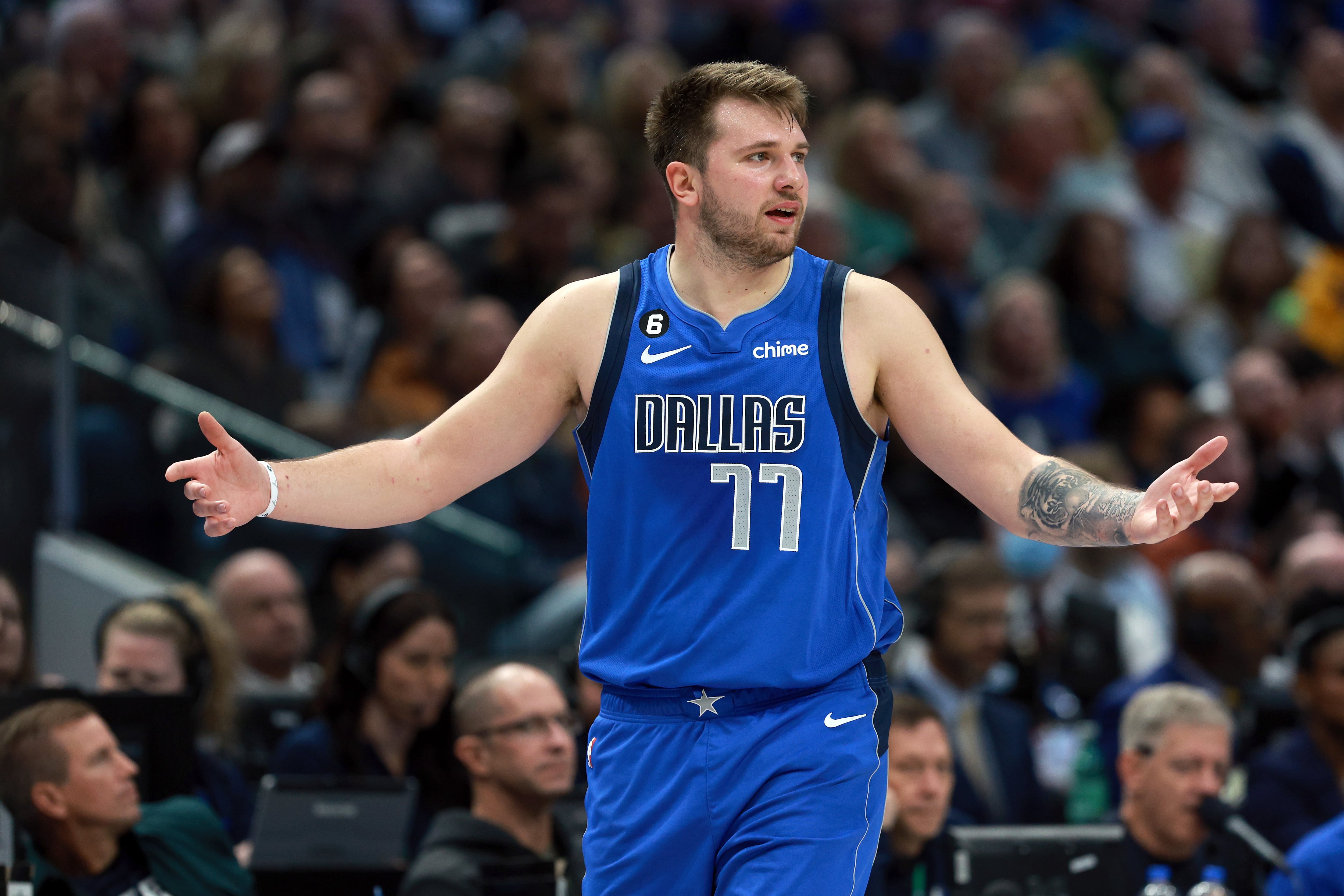 Luka Doncic en un partido con los Dallas Mavericks