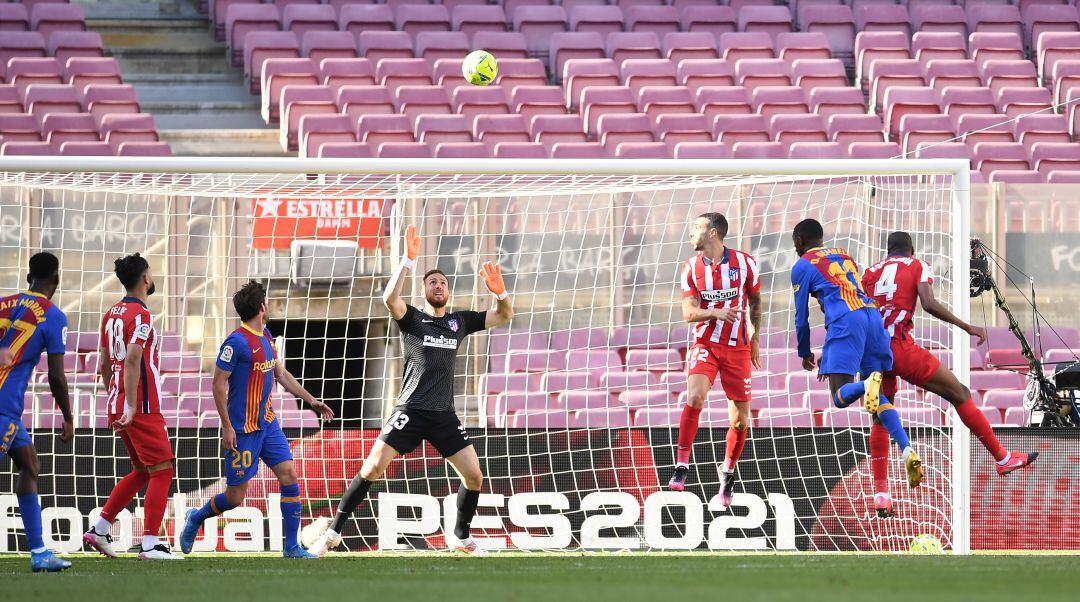 Dembélé falla una clara ocasión ante Jan Oblak