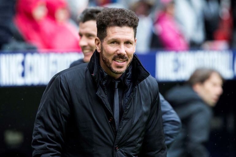 El entrenador argentino del Atlético de Madrid, Diego Pablo Simeone, durante el partido contra el Celta de Vigo disputado hoy en el estadio Wanda Metropolitano, correspondiente a la jornada 28 de La Liga.