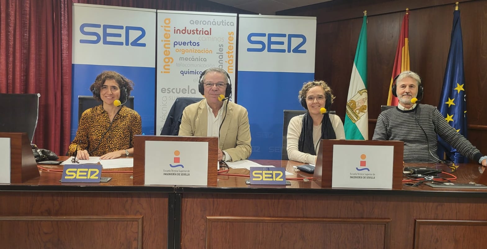 Carmen Serrano Gotarredona, Esther Romero Ramos y José Manuel Quero Reboul con Salomón Hachuel