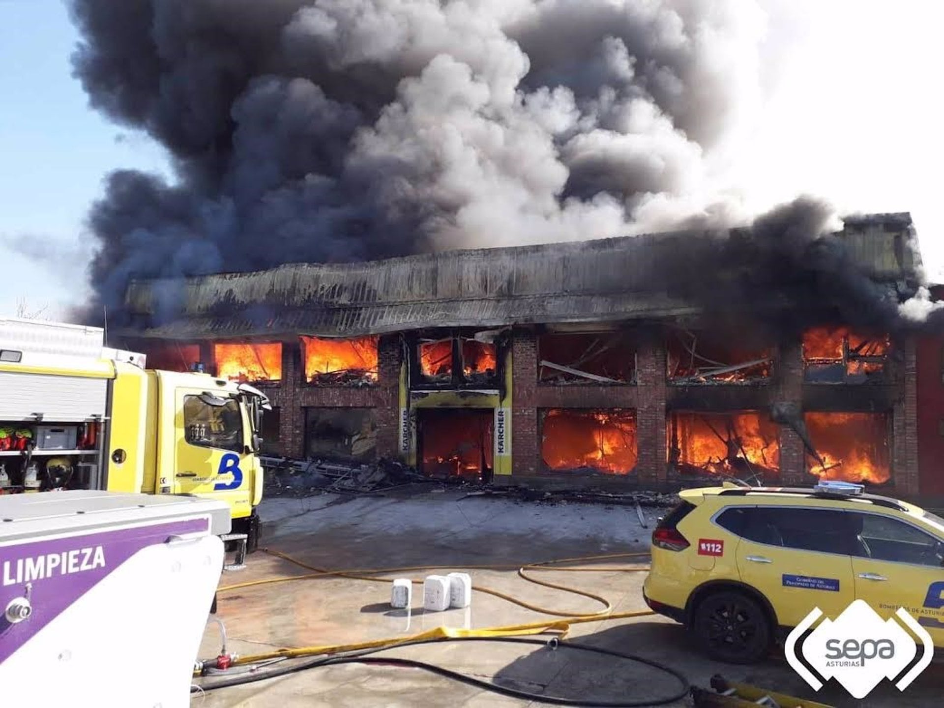 Incendio de la nave del Grupo Bollabor en el Berrón, el pasado 18 de febrero (SEPA - archivo)