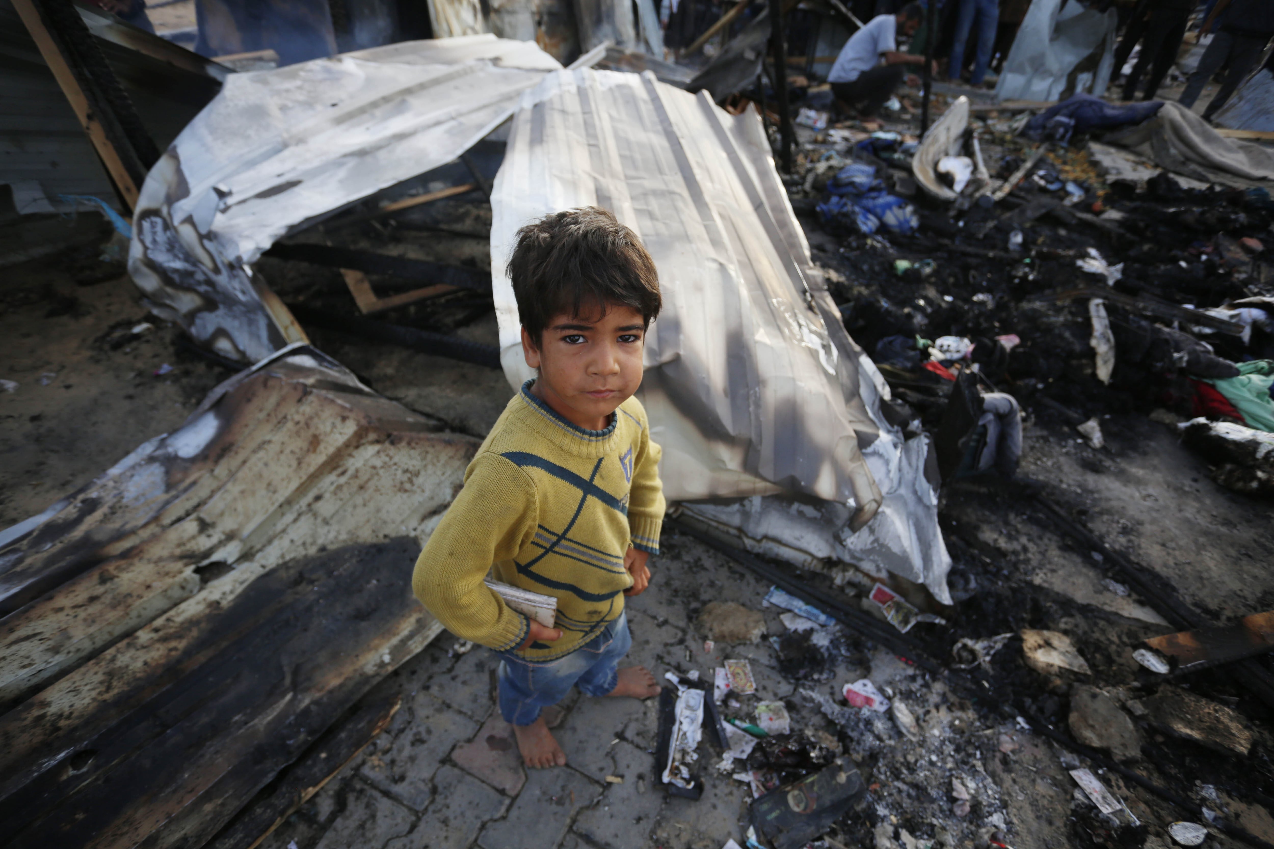 Ataque de Israel a un campo de refugiados de Rafah. (Photo by Ashraf Amra/Anadolu via Getty Images)