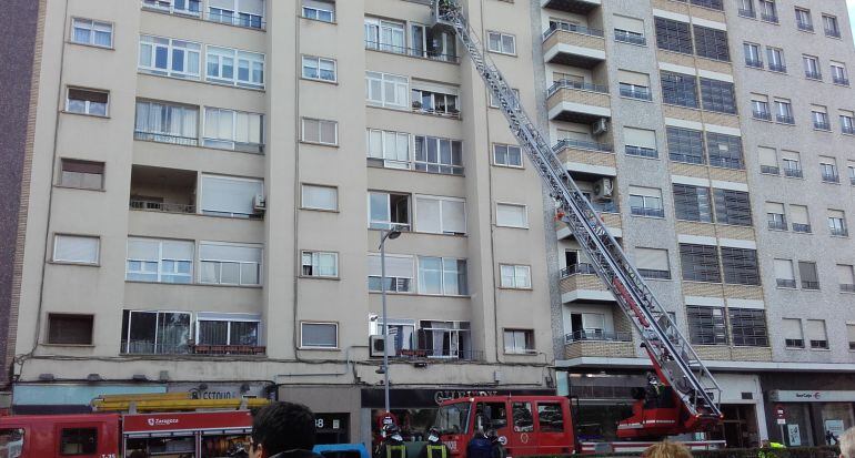 Edificio en Avenida Tenor Fleta 38, donde ha tenido lugar la explosión de gas