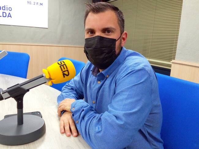 Javier Rivera, concejal de Eu, el estudio de Radio Elda SER