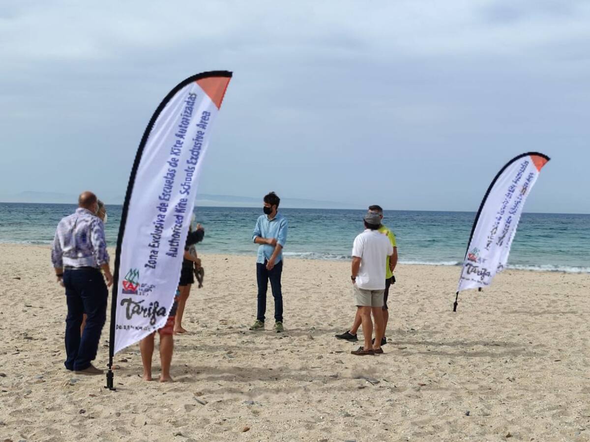 Tarifa comienza a delimitar los espacios de actividad en las playas del municipio