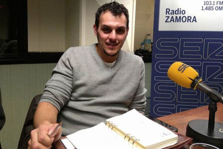 El alcalde de Toro, Tomas del Bien, en los estudios de Radio Zamora