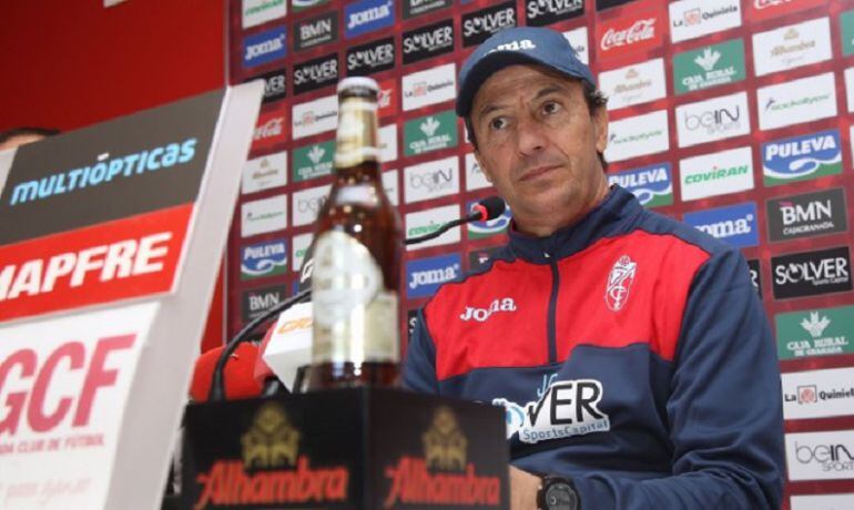 El técnico del Granada CF comparece en rueda de prensa ante los medios