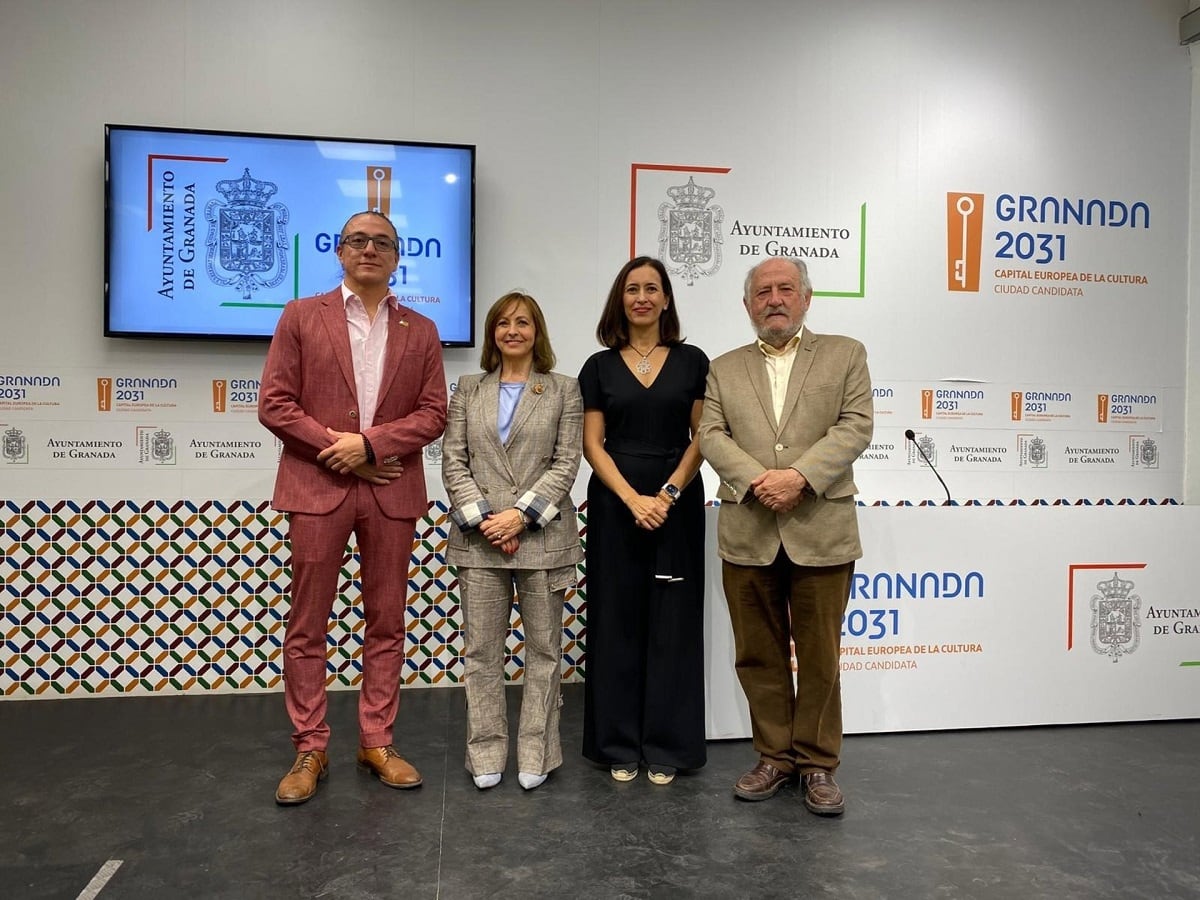 La concejala delegada de Políticas Sociales, Familia, Discapacidad y Mayores, Amparo Arrabal, en la presentación del II Foro Internacional por la Paz que se celebrará en Granada
