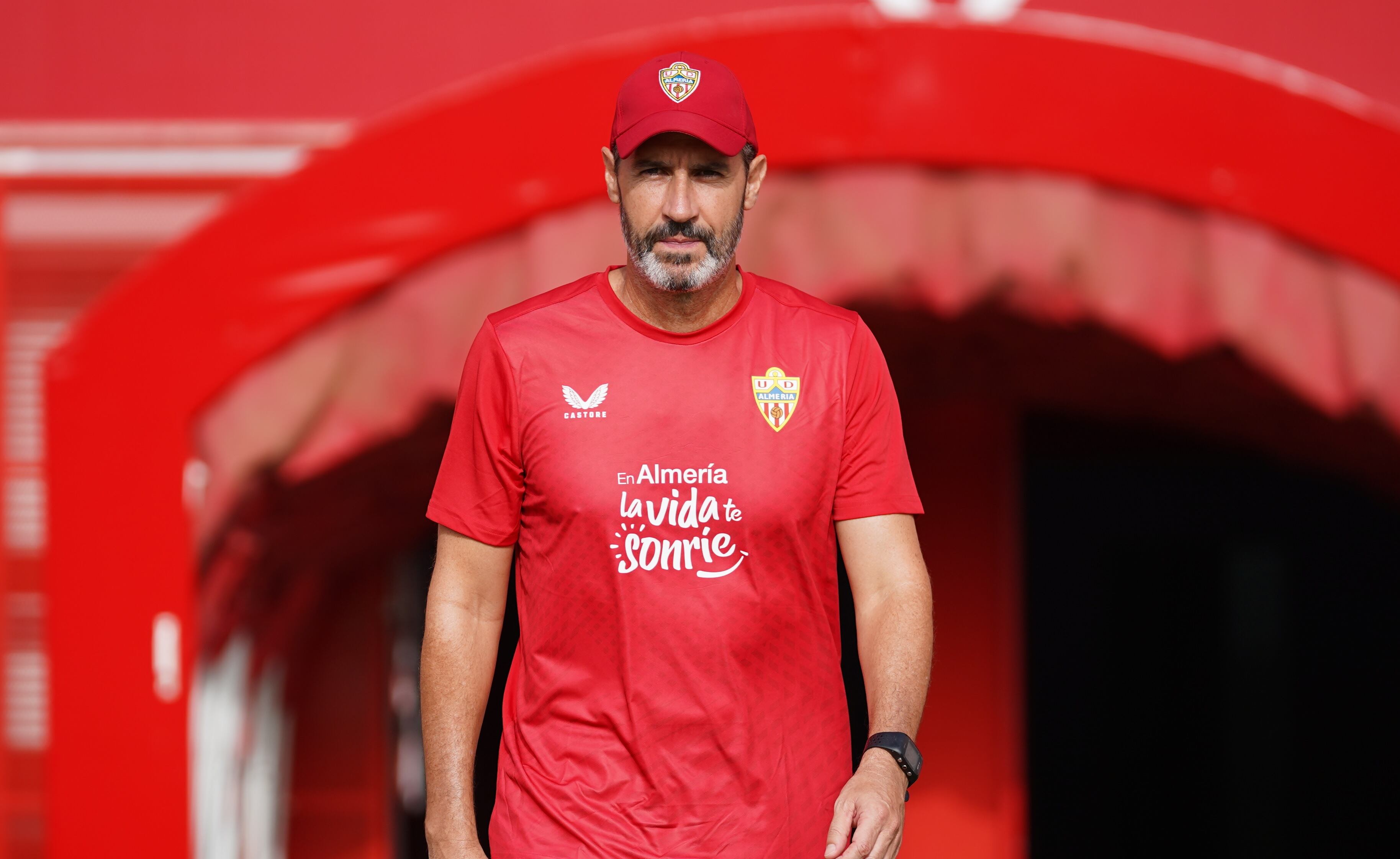 Vicente Moreno quiere empezar la temporada con triunfo frente al Rayo Vallecano.