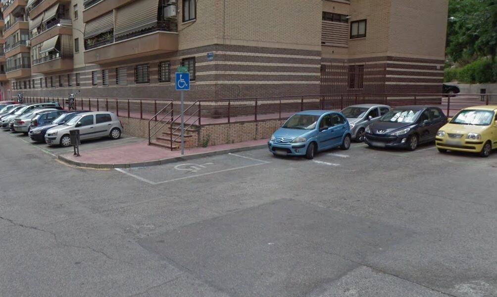 El Defensor del Pueblo cree que los Ayuntamientos deberían facilitar plazas de estacionamiento para personas con movlidad reducida a víctimas de violencia de género