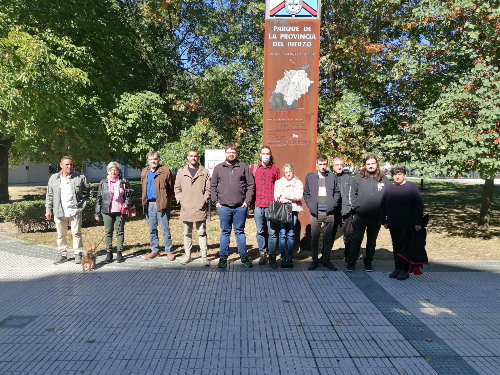 Integrantes de la nueva plataforma de izquierdas arropados por miembros del PCE e IU