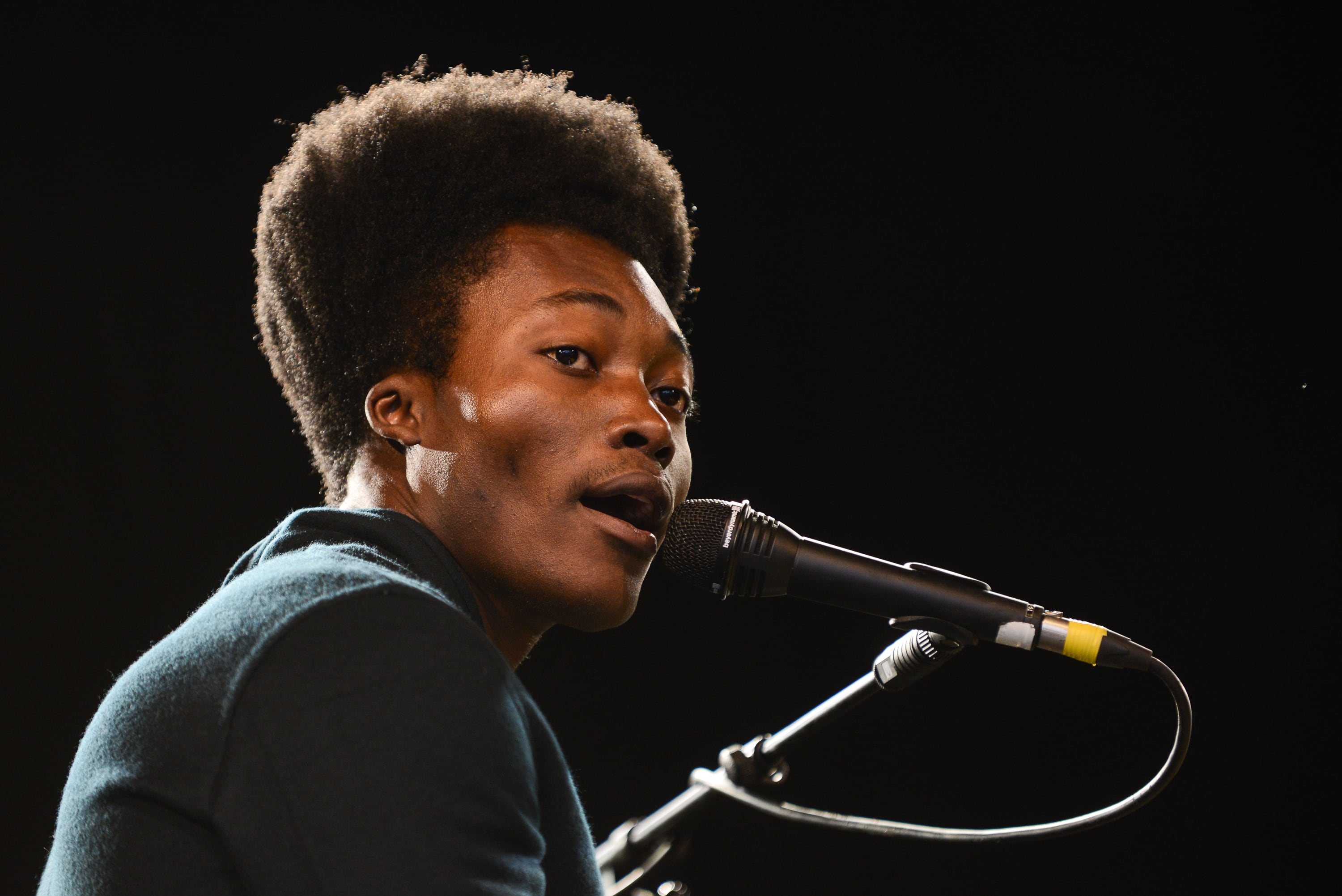 Benjamin Clementine durante una actuación en un festival de rock en 2014