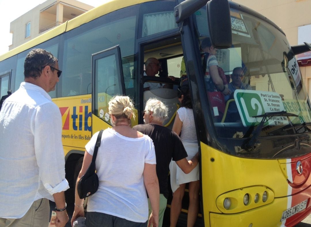 Imagen de archivo de un autobús de Formentera