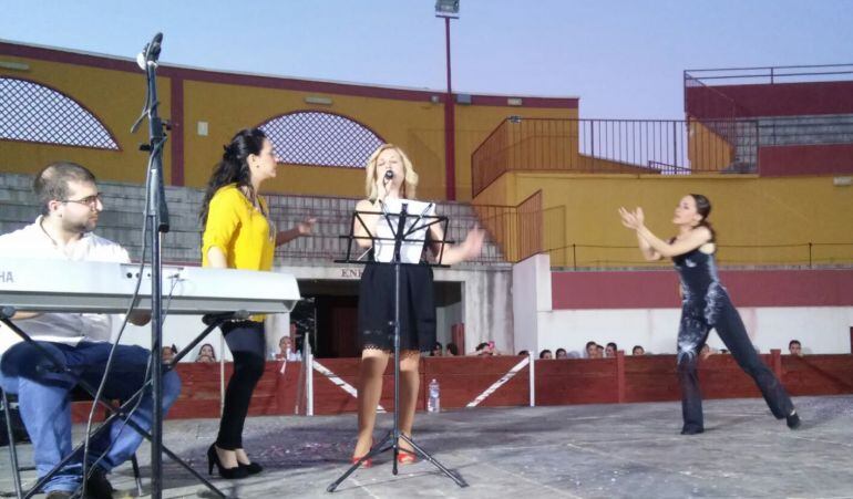 Momento de la audición de clausura del curso académico de la Escuela Municipal de Música en el centro de usos múltiples &quot;Plaza de Toros&quot;