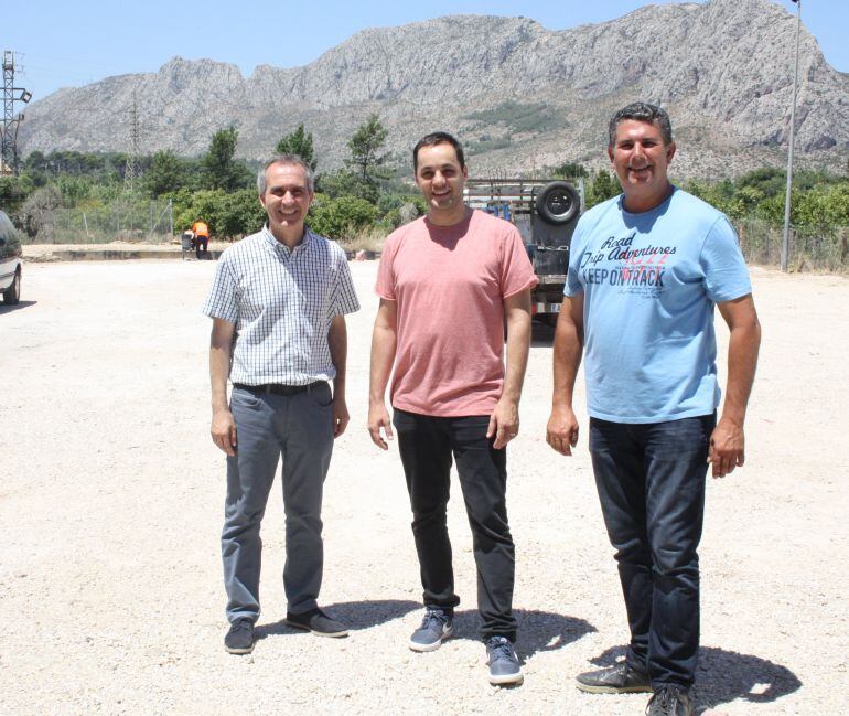 Visita de las autoridades municipales al nuevo aparcamiento, al final de la calle doctor Barraquer.