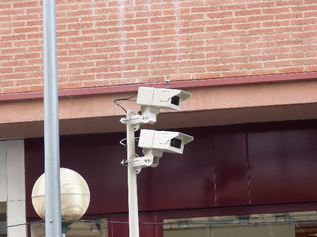 Las imágenes de las cámaras de vigilancia instalada en las calles sólo pueden ser visionadas por la policía, en caso de que sea necesario.