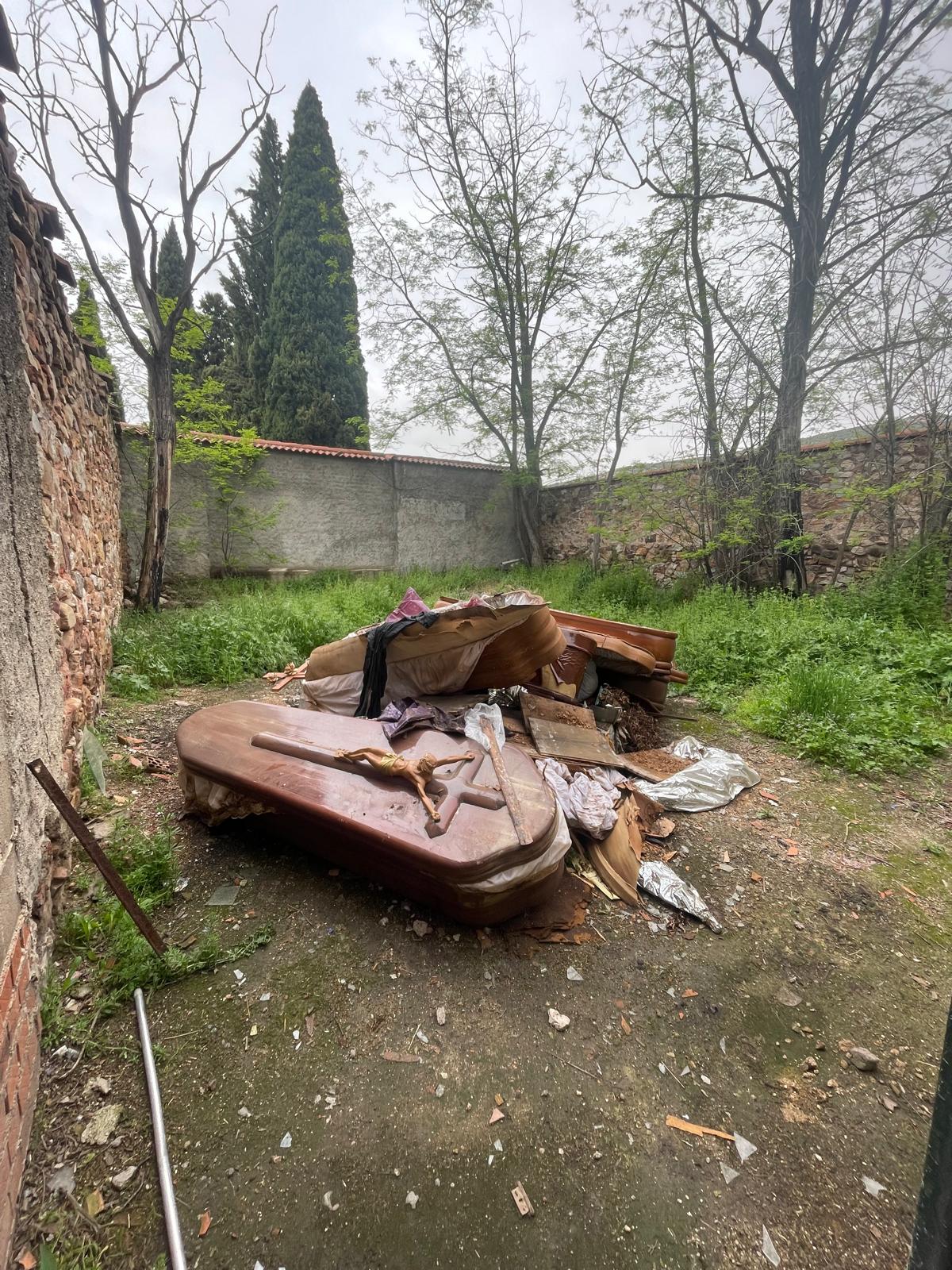 Féretro abierto en zona que debería estar cerrada al público en Puertollano