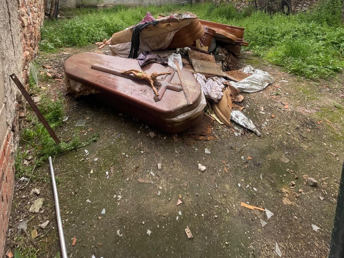 El equipo de gobierno de Puertollano valora iniciar acciones legales contra Izquierda Unida por difundir imágenes de una zona restringida del cementerio