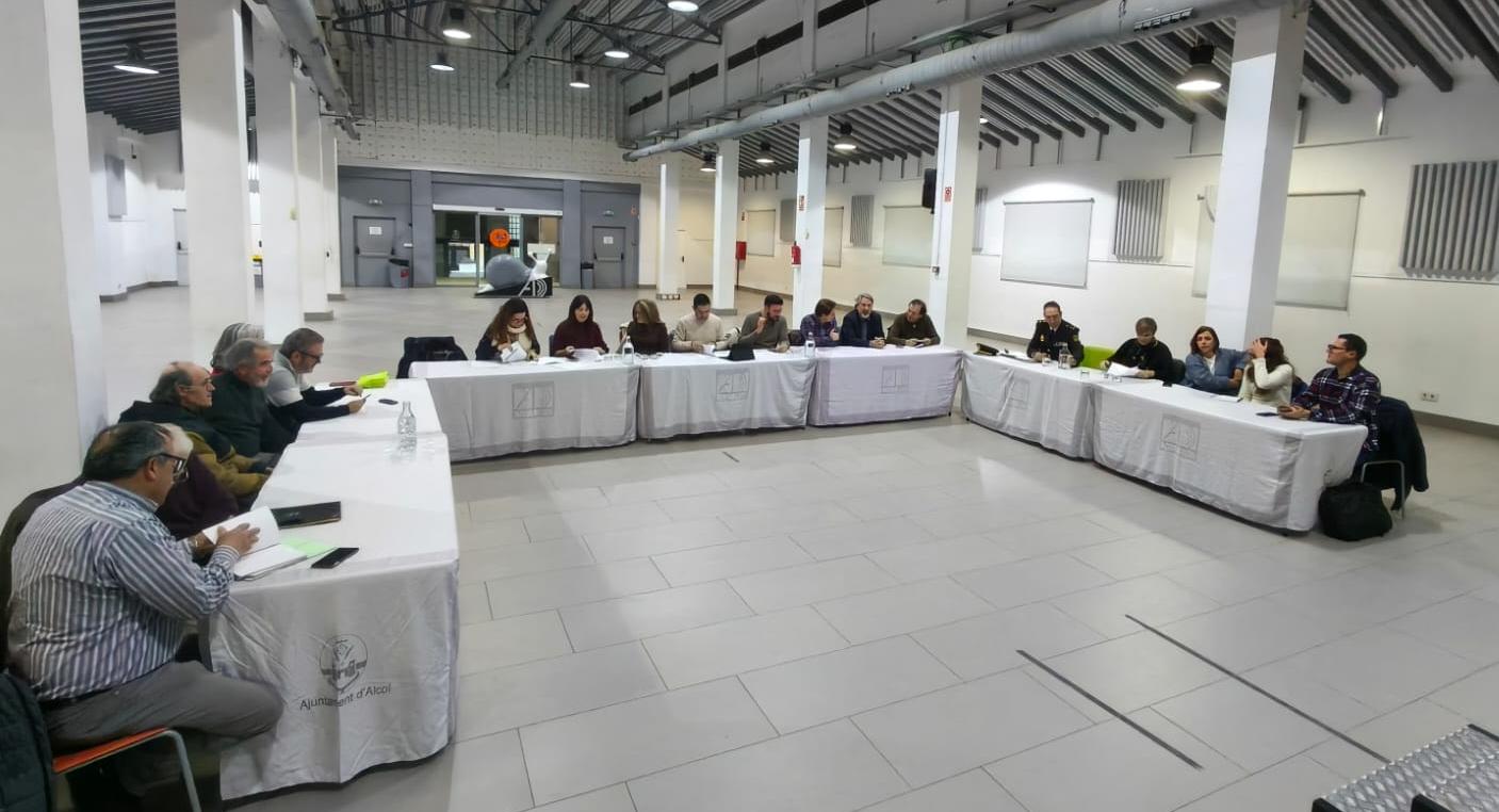 Un momento de la reunión de l'Observatori Municipal de l'Habitatge d'Alcoi celebrada este pasado martes en Àgora.