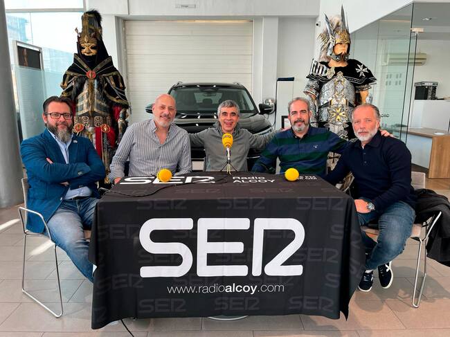 Kiko Cano, Jordi Peidro, Paco Agulló, Dani Cano y Santi Castelló, en los instantes antes de iniciar de la entrevista