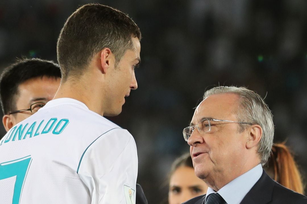 Cristiano Ronaldo junto a Florentino Pérez en la etapa en el Real Madrid.