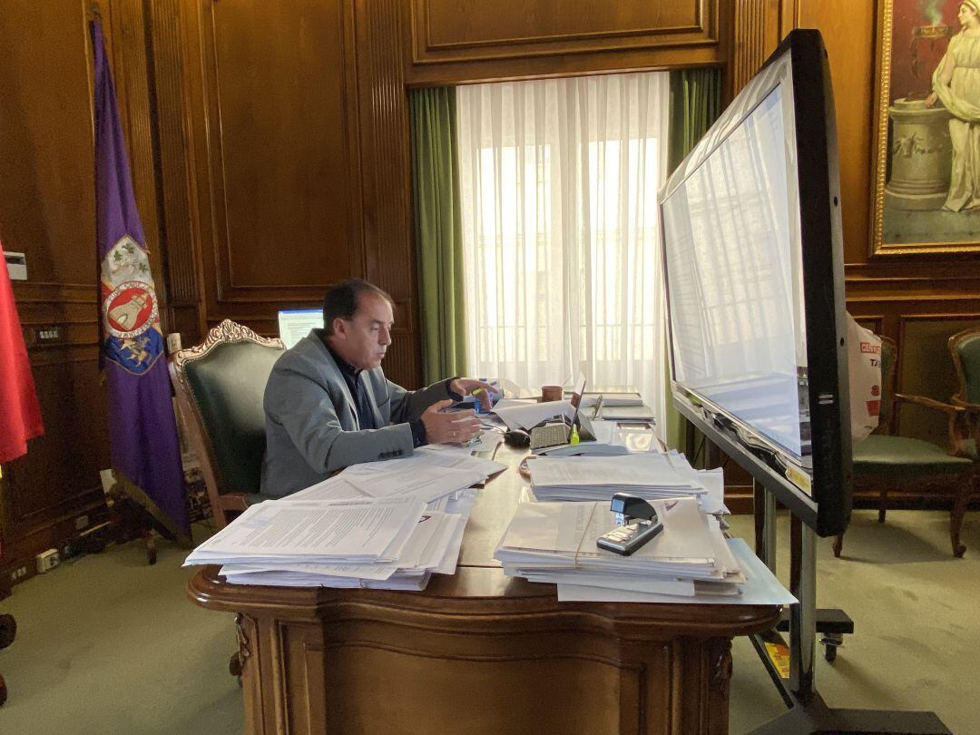 Benito Serrano, en el encuentro con los empresarios de la Cámara de Comercio.