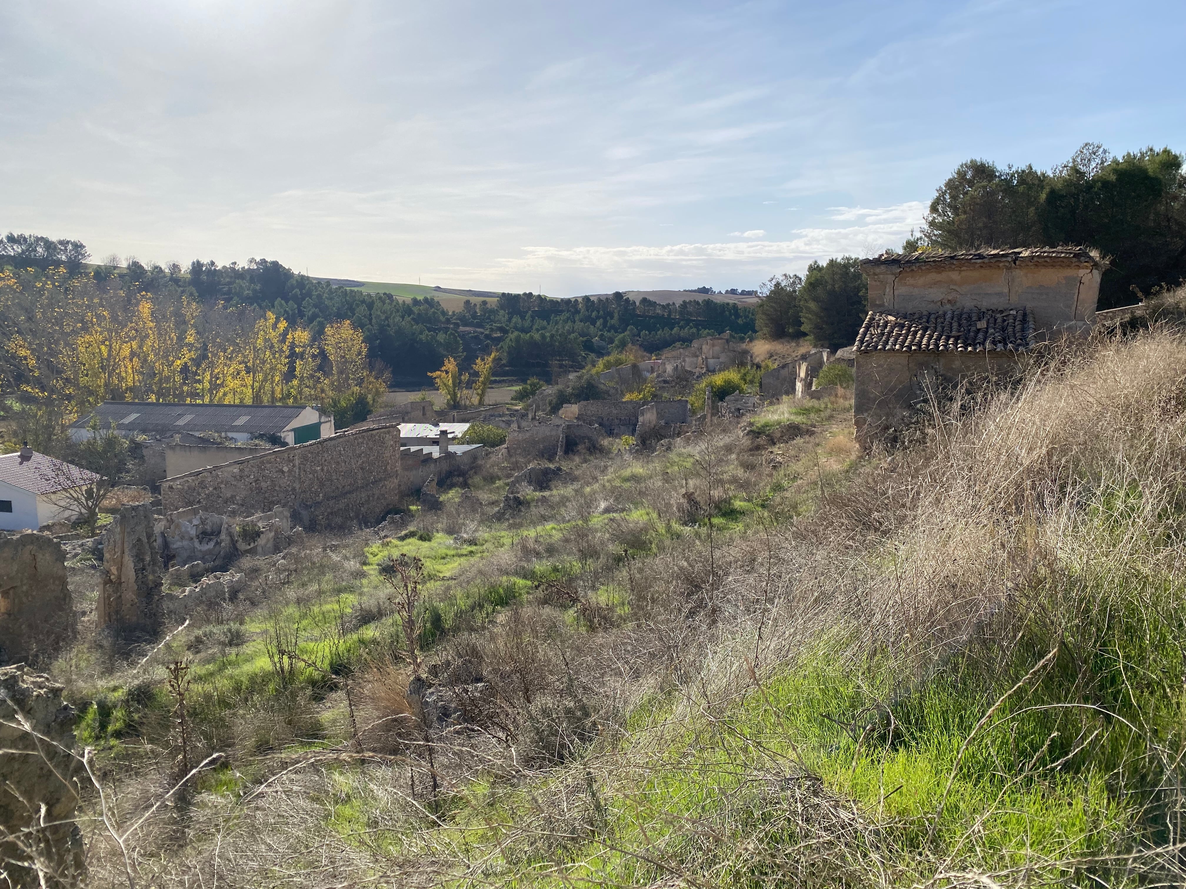 Carrascosilla se ubica en tierras de Huete, en la comarca de la Alcarria conquense.