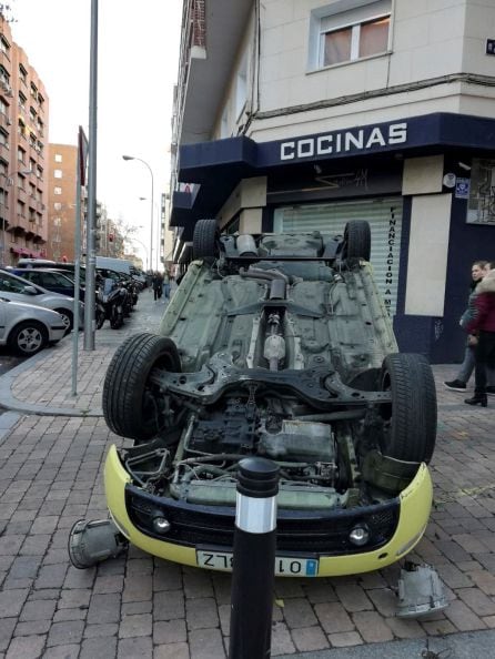 El vehículo, totalmente boca abajo