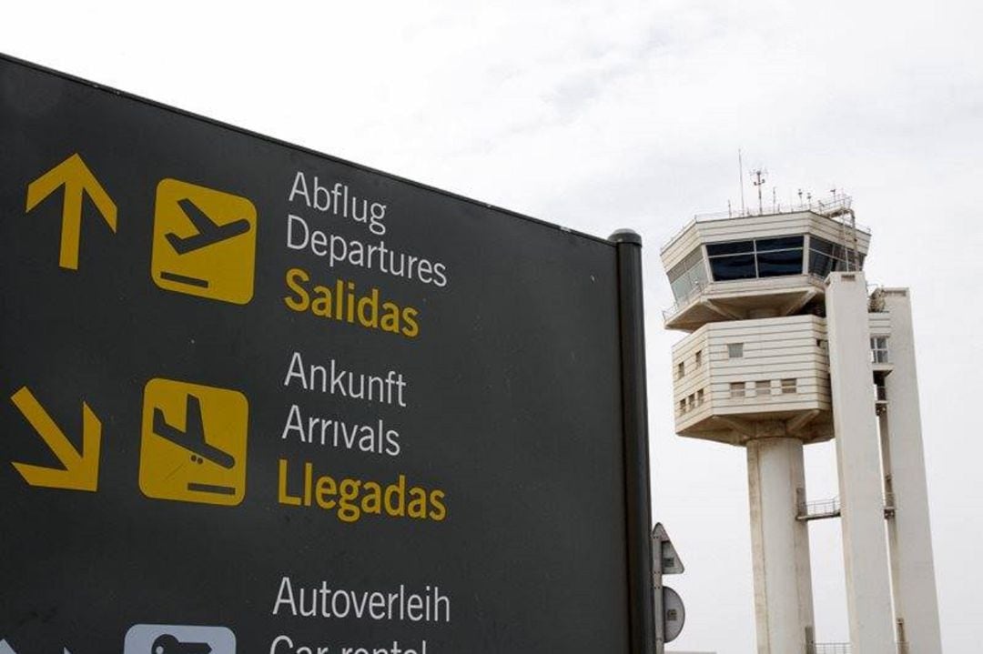 Torre de control del aeropuerto César Manrique Lanzarote.