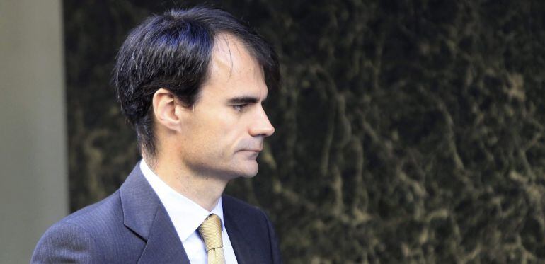 GRA011 MADRID,9/3/2015.- El juez Pablo Ruz, magistrado que instruye el "caso Gürtel", a su llegada hoy a la sede de la Audiencia Nacional . Ruz será sustituido por el magistrado de la Audiencia Provincial de Madrid José de la Mata, que ha obtenido la titularidad del Juzgado Central de Instrucción número 5 de la Audiencia Nacional tras la resolución de la Comisión Permanente del Consejo General del Poder Judicial (CGPJ) en el macroncurso de traslado para magistrados convocado el pasado 9 de diciembre, en el que se ofertaron 364 plazas.EFE/Zipi