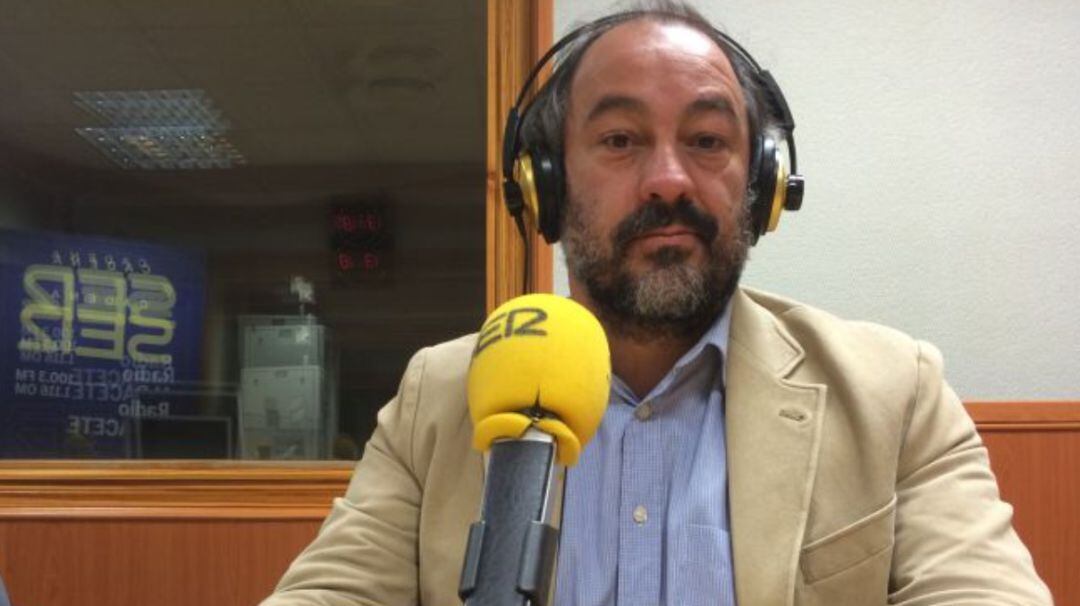 Julián Garde, en una entrevista en Radio Albacete