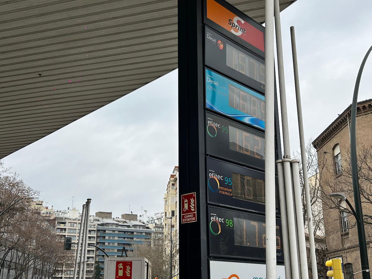 Los ataques en Irán ya se notan en nuestros bolsillos: el precio del combustible sube en Aragón