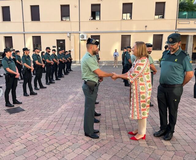 la subdelegada del Gobierno en Segovia, Marian Rueda saluda a los nuevos 75 miembros de la Guardia Civil destinados en la provincia de Segovia.