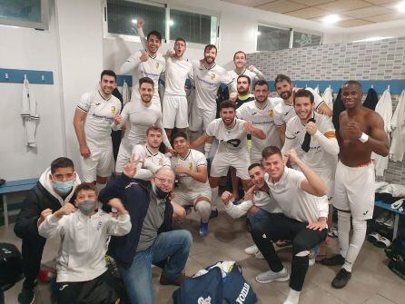 Los jugadores de La Font celebran la victoria