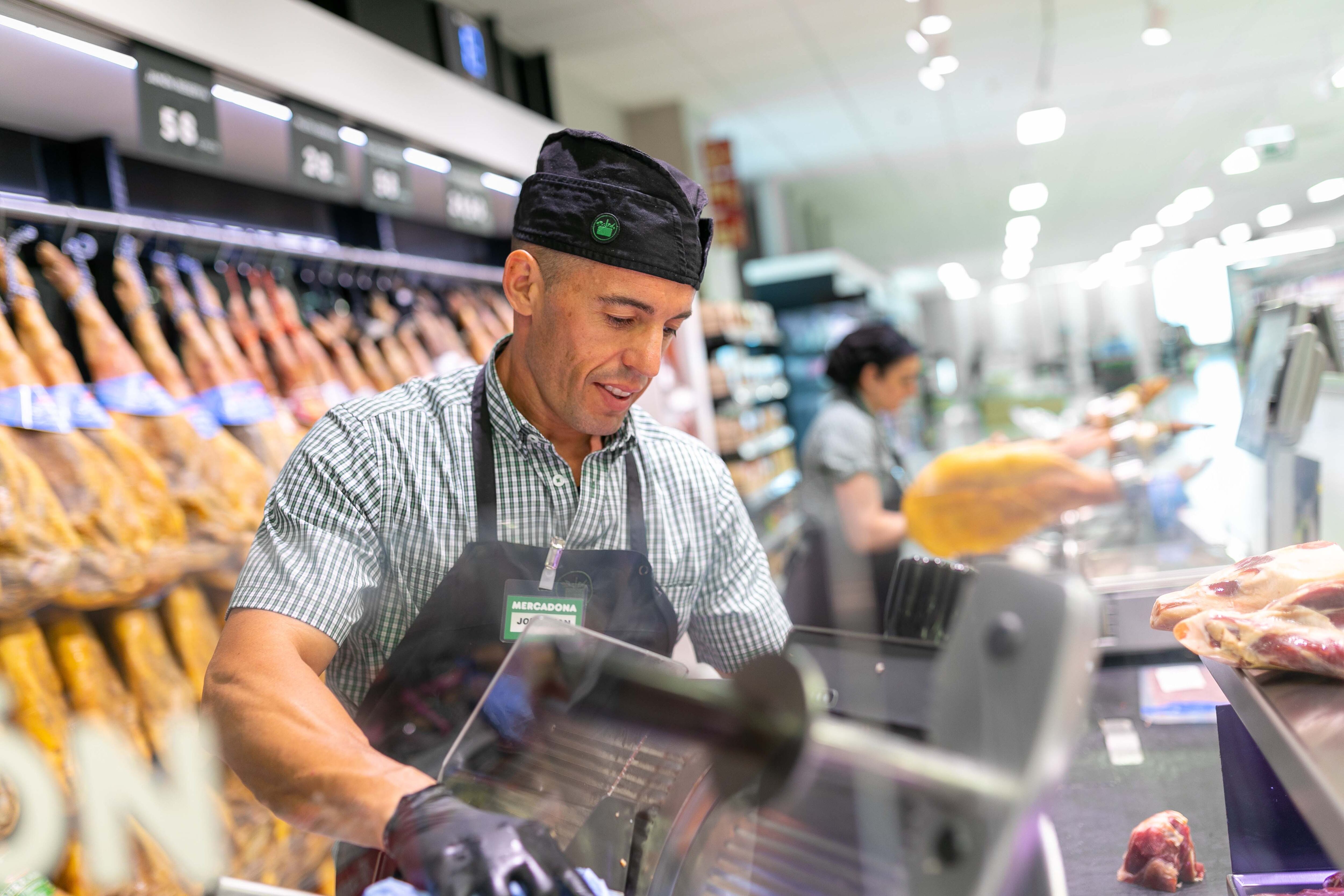 Trabajador en una tienda de Mercadona