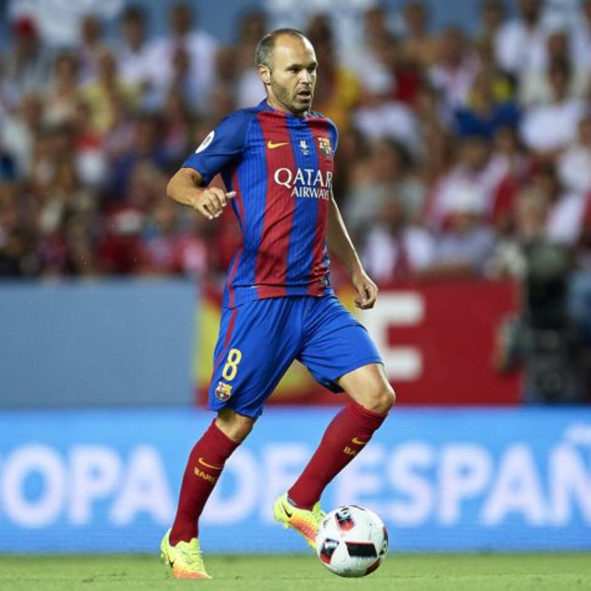 Iniesta sufre una contusión en la rodilla