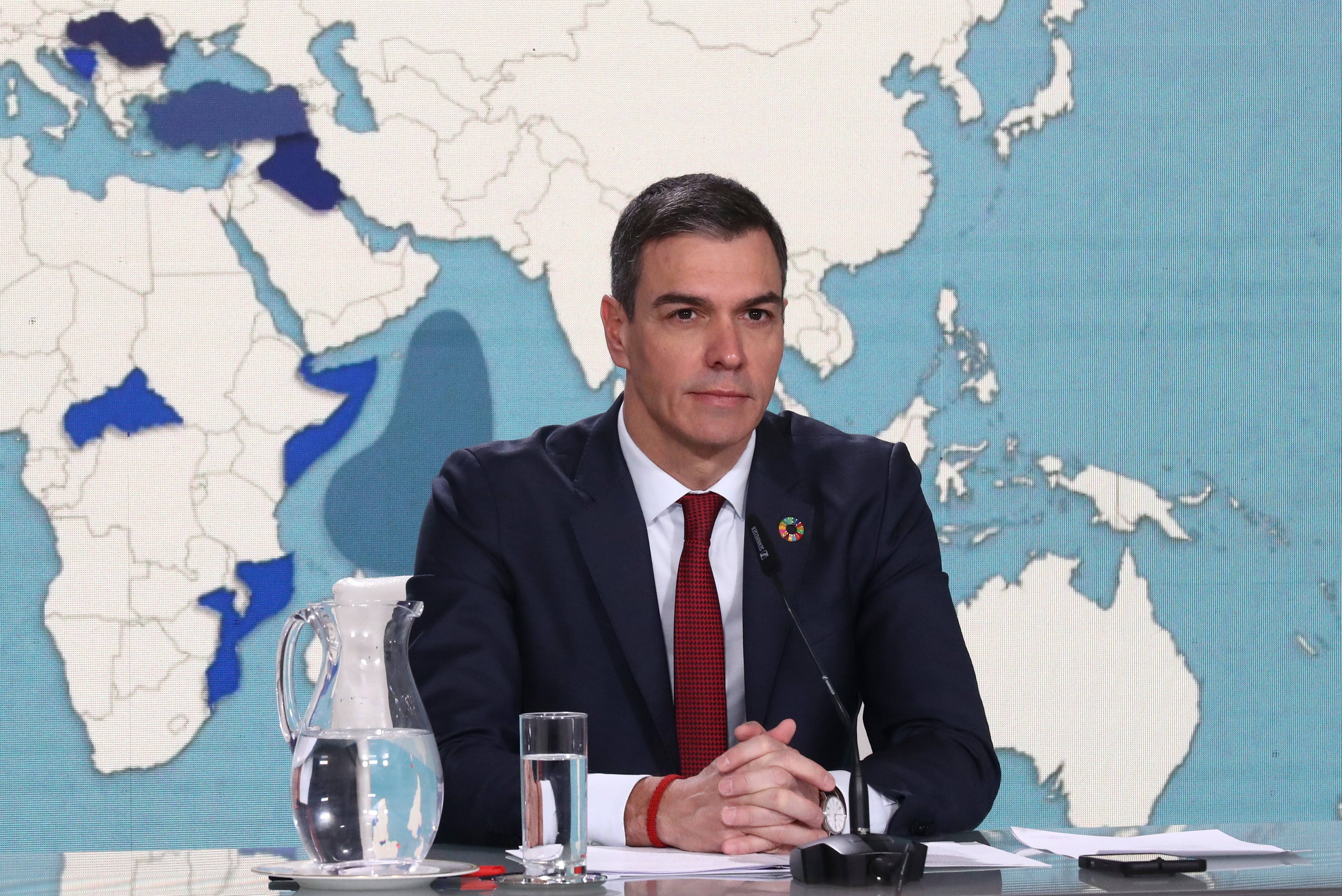 El presidente del Gobierno, Pedro Sánchez, ha agradecido a los más de 15.000 militares en misiones en el exterior su compromiso &quot;con la paz y la seguridad en el mundo&quot;.