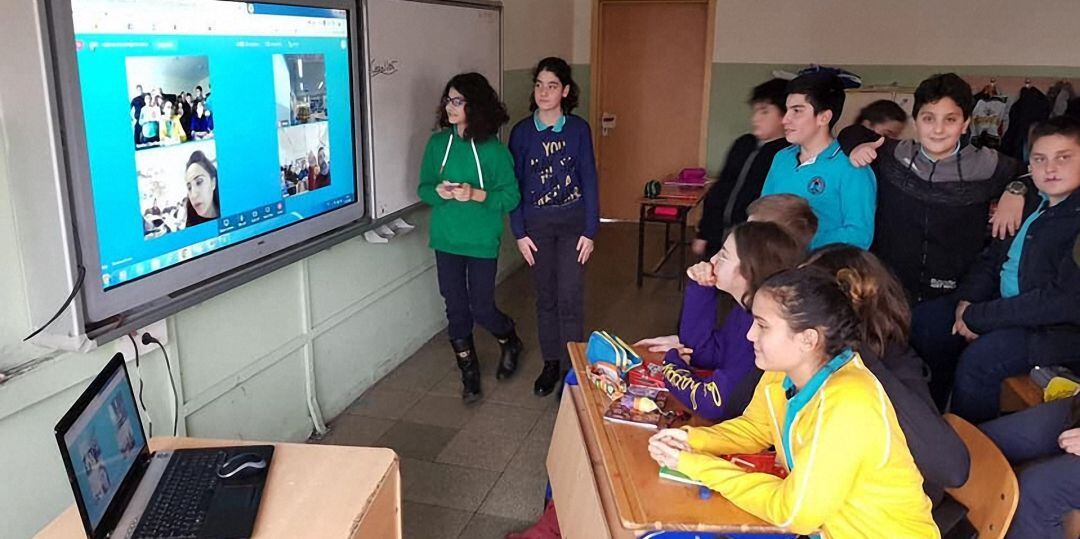 Varios estudiantes de El Yelmo durante una de las videoconferencias del proyecto.