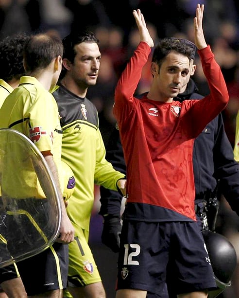 Juanfran se despide de la afición de Osasuna