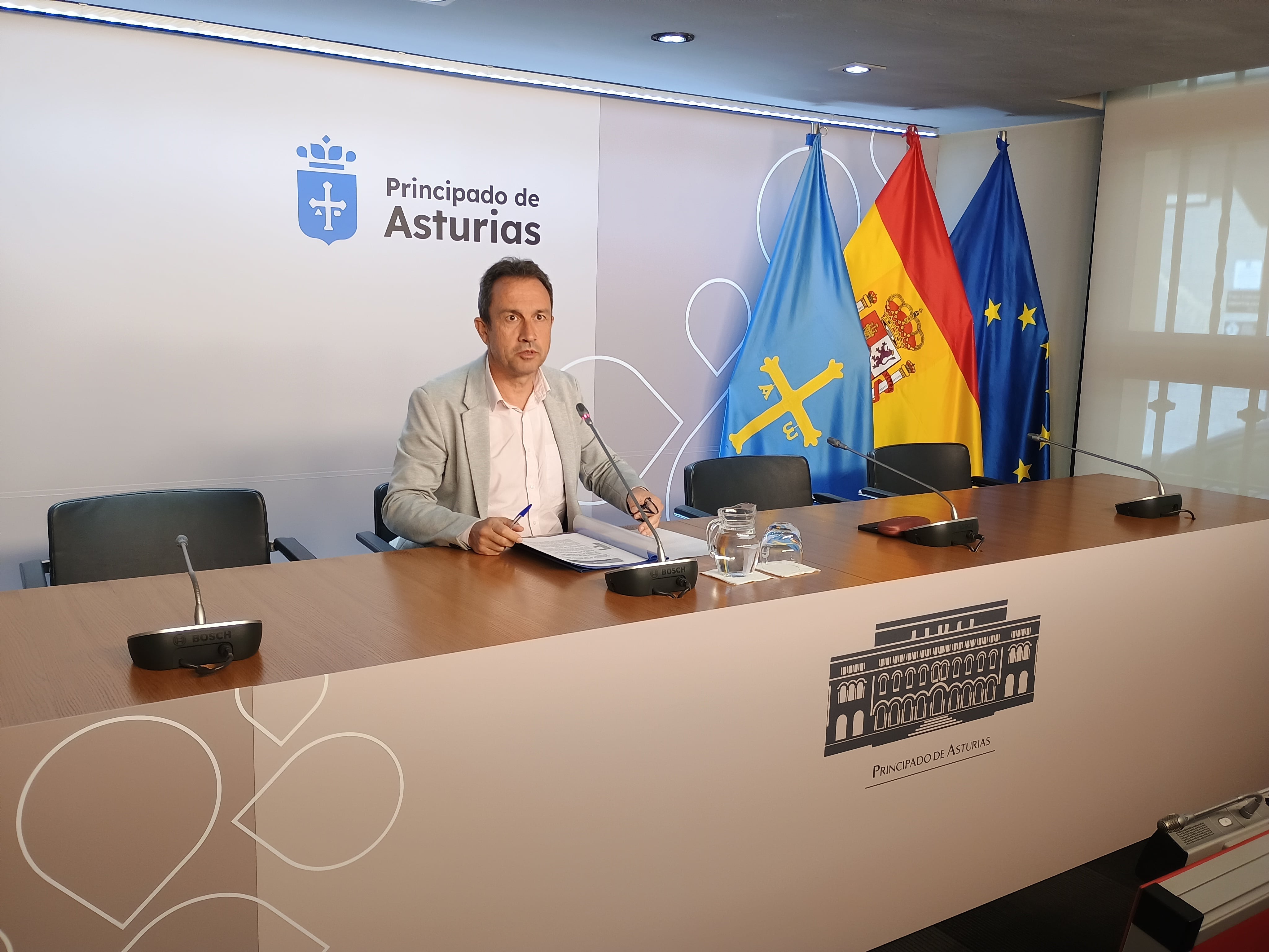 Zapico ofrece explicaciones a la prensa tras la reunión del Consejo de Gobierno de este jueves.