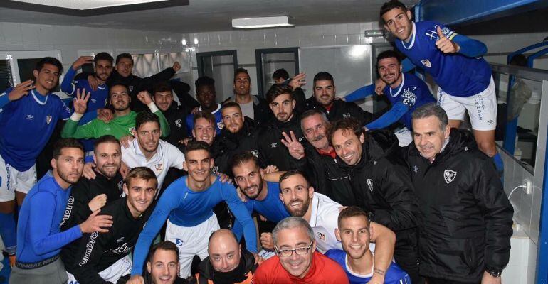 Los jugadores del Linares Deportivo celebran la victoria en un encuentro anterior.