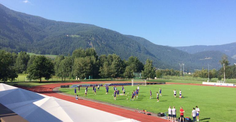 Imagen del entrenamiento del Atlético en plenos Dolomitas