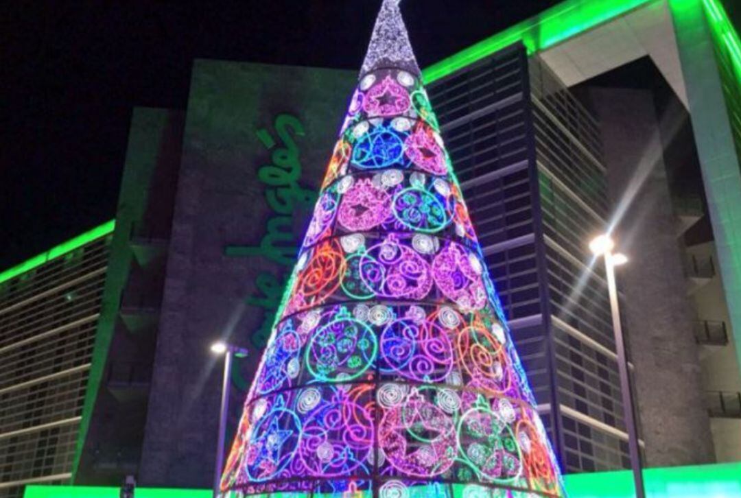 Imagen de archivo de iluminación navideña en el Corte Inglés de Albacete
